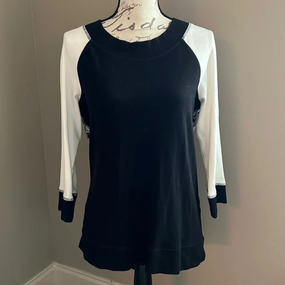 Chico’s Zenergy Floral Back Zipper Top - Picture 2 of 11